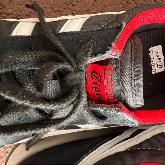 Onitsuka Tiger Ultimate 81 Black and White Sneakers - Picture 5 of 7